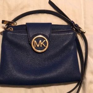 Michael kors crossbody bag with wallet inside